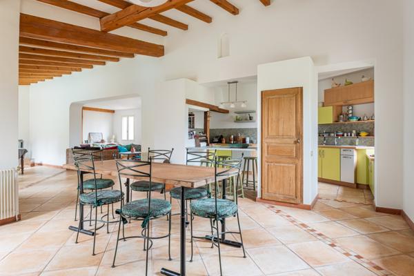 Aubagne (13400) VILLA - T6 - 211M2 - PISCINE - GARAGE - TERRAIN 1400M2