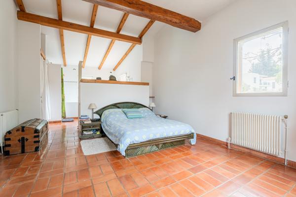 Aubagne (13400) VILLA - T6 - 211M2 - PISCINE - GARAGE - TERRAIN 1400M2