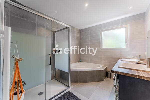 Maison
         5 pièces
        - 143 m² 509 600 € *