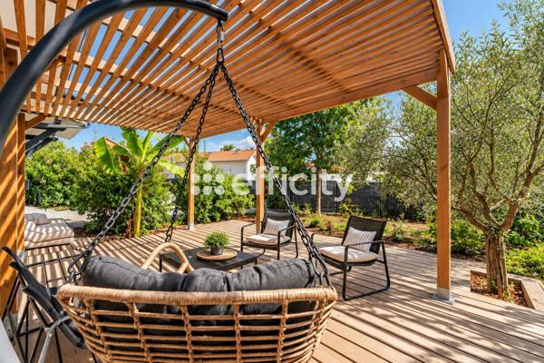 Maison
         5 pièces
        - 143 m² 509 600 € *