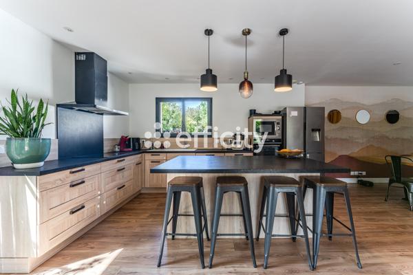 Maison
         5 pièces
        - 143 m² 509 600 € *