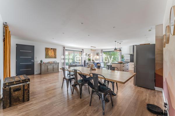 Maison
         5 pièces
        - 143 m² 509 600 € *