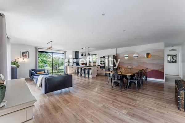 Maison
         5 pièces
        - 143 m² 509 600 € *