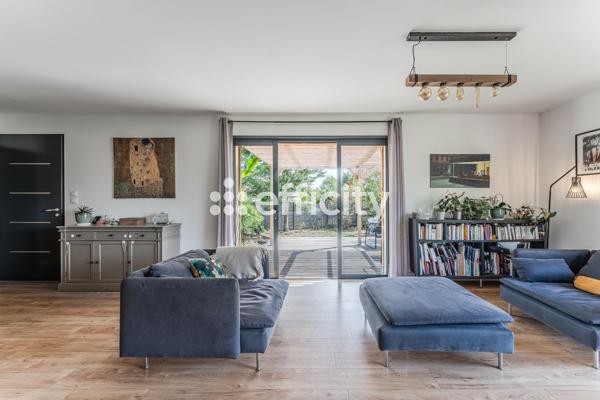 Maison
         5 pièces
        - 143 m² 509 600 € *