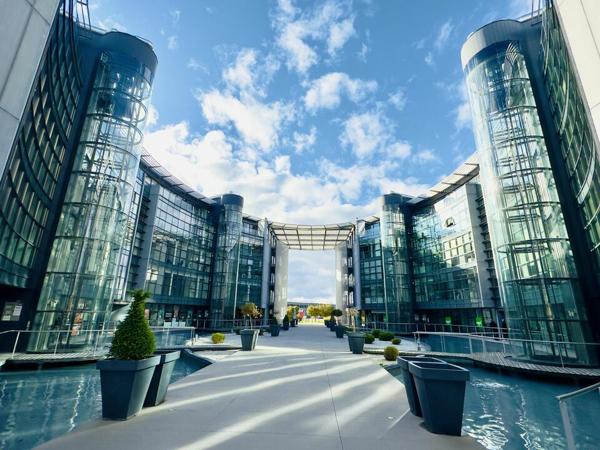 BUREAUX à LOUER de 2052 m²