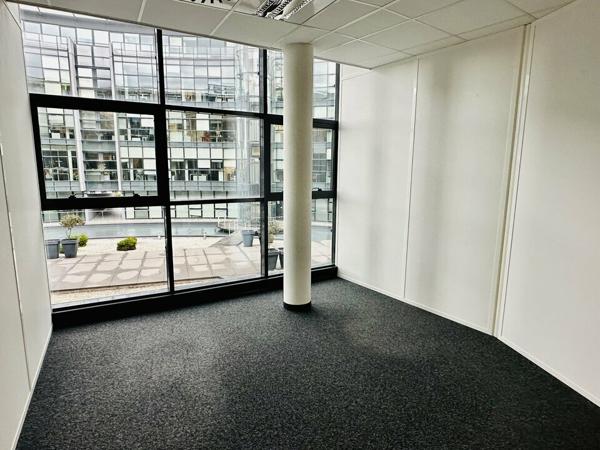 BUREAUX à LOUER de 2052 m²