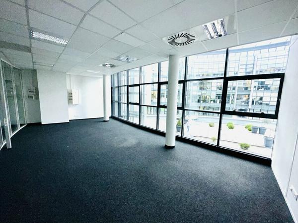 BUREAUX à LOUER de 2052 m²