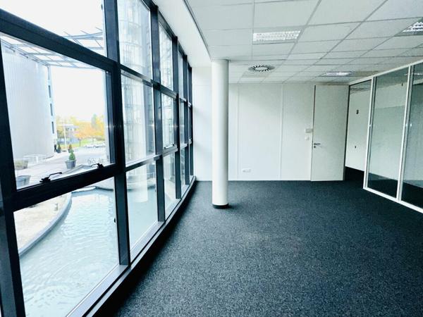 BUREAUX à LOUER de 2052 m²