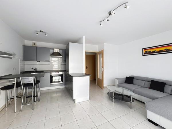 LIPSHEIM - 2 pièces avec balcon, garage et parking