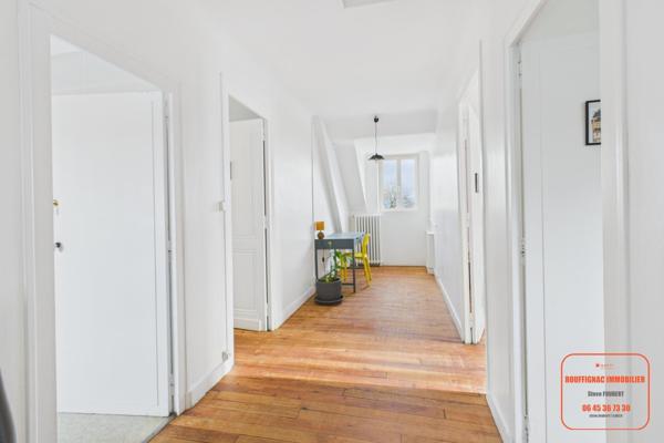 MAISON 4 CHAMBRES AU COEUR DU VILLAGE AVEC JARDIN