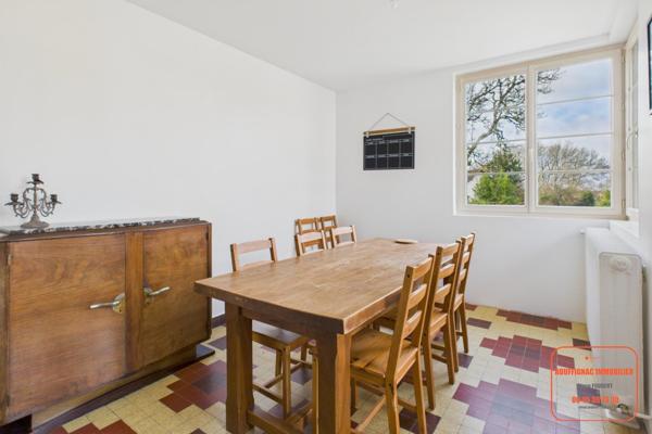 MAISON 4 CHAMBRES AU COEUR DU VILLAGE AVEC JARDIN