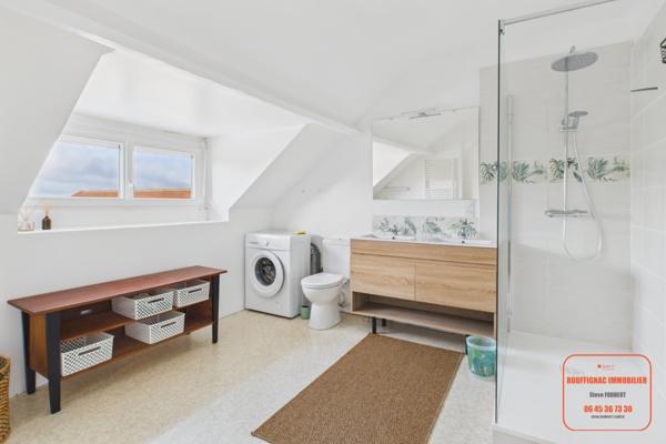 MAISON 4 CHAMBRES AU COEUR DU VILLAGE AVEC JARDIN