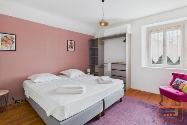 MAISON 4 CHAMBRES AU COEUR DU VILLAGE AVEC JARDIN