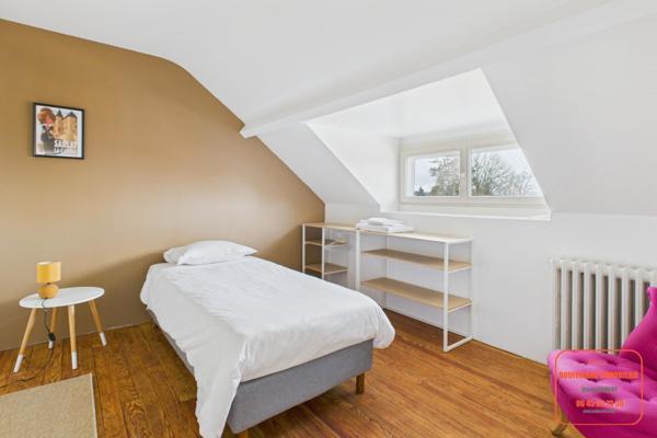 MAISON 4 CHAMBRES AU COEUR DU VILLAGE AVEC JARDIN