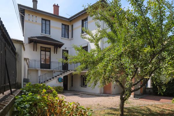 Lyon 4ème - Maison de 278,24 m² - 5 chambres - terrain de 513 m² - garage