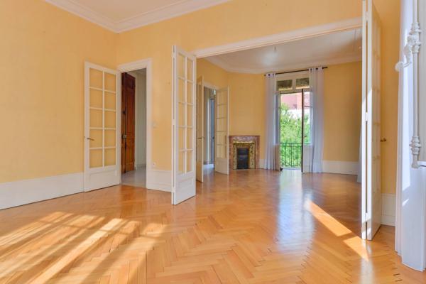 Lyon 4ème - Maison de 278,24 m² - 5 chambres - terrain de 513 m² - garage