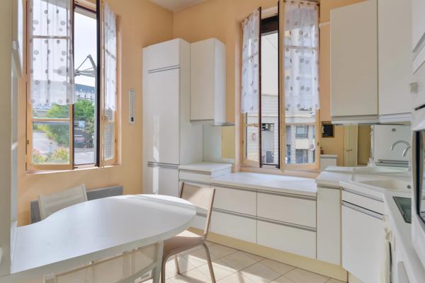 Lyon 4ème - Maison de 278,24 m² - 5 chambres - terrain de 513 m² - garage
