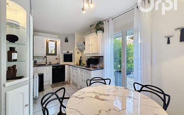 Maison à vendre    5 pièces • 140 m2 Ville-la-Grand