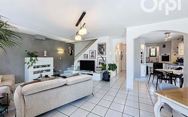 Maison à vendre    5 pièces • 140 m2 Ville-la-Grand