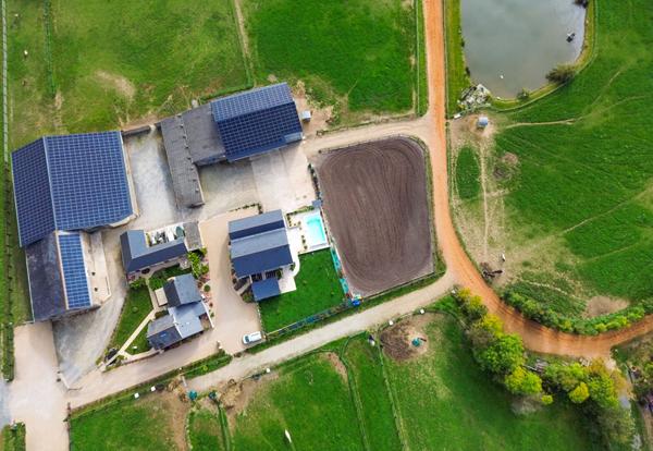 Propriété équestre et gîtes de charme à Saint Ouen des Toits (15 min de Laval)