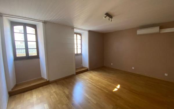 Maison à vendre    5 pièces •  Joyeuse