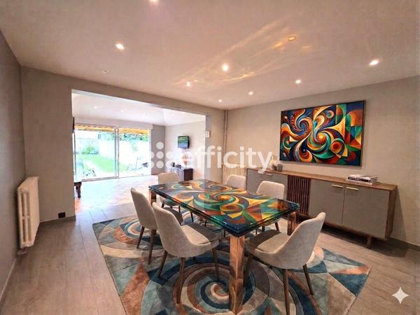 Maison
         5 pièces
        - 135 m² Bien prestige 750 000 € *