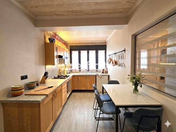 Maison
         5 pièces
        - 135 m² Bien prestige 750 000 € *