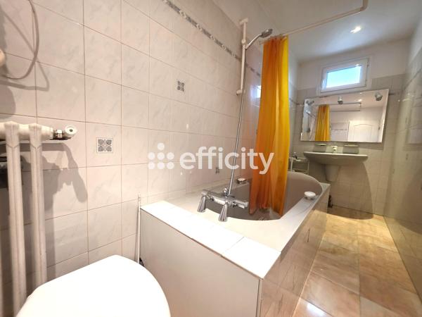 Maison
         5 pièces
        - 135 m² Bien prestige 750 000 € *