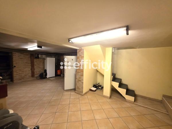 Maison
         5 pièces
        - 135 m² Bien prestige 750 000 € *