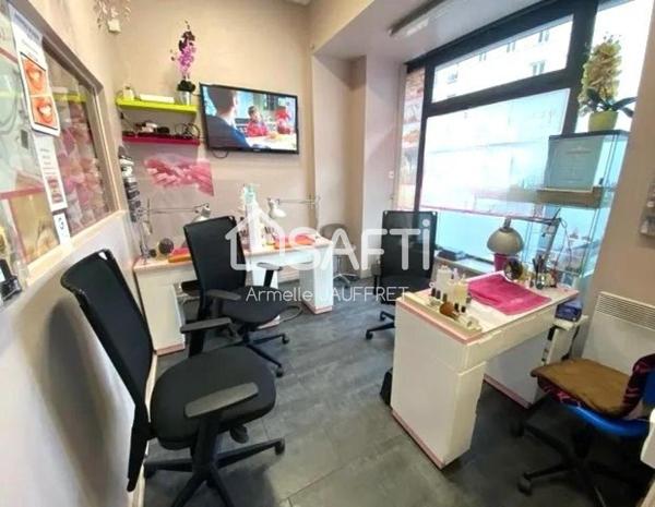 A deux pas de la porte de Paris local commercial