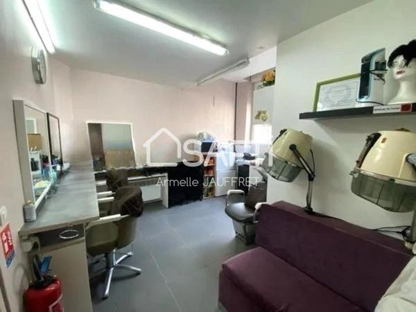 A deux pas de la porte de Paris local commercial