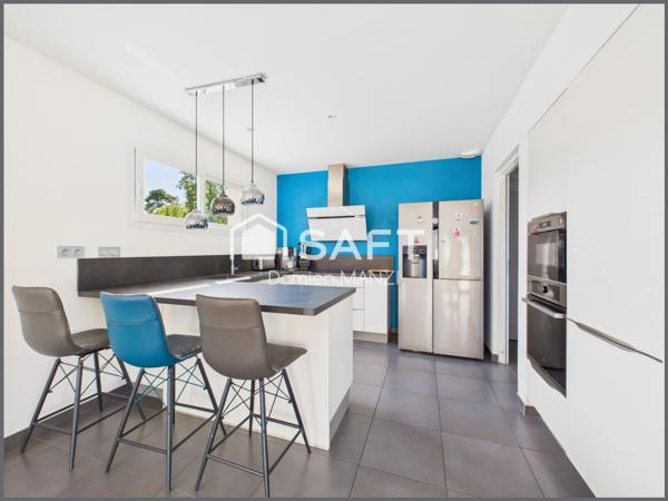 MAISON T6 AVEC PISCINE