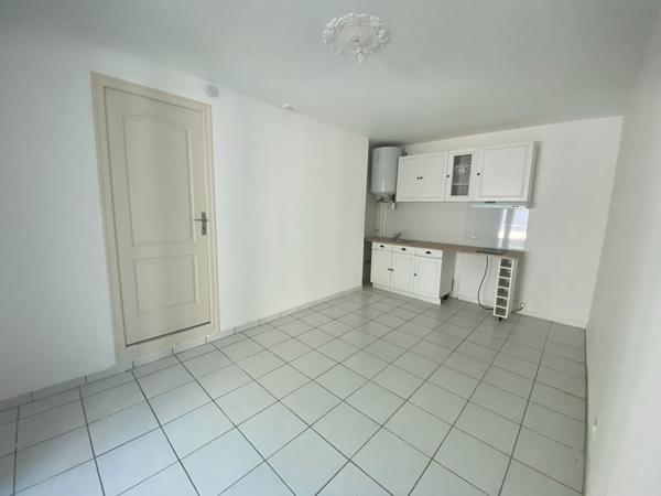 Appartement Corbeil Essonnes 2 pièce(s) 28.27 m2