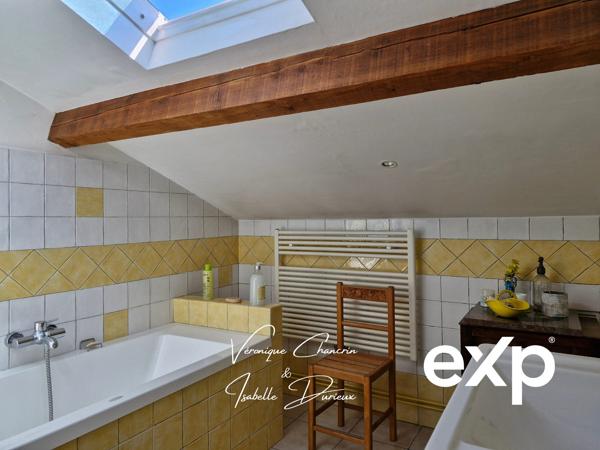 Propriété familiale au vert avec piscine et accès facile à lyon
