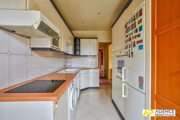 Appartement - Rez de jardin - Petit parc - Terrasse €650 000 ** - Référence 4476
