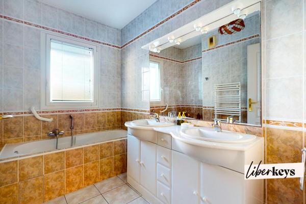 Saint-Raphaël - Appartement de prestige au coeur du quartier recherché de Boulouris et à 350 m à pied de la mer.