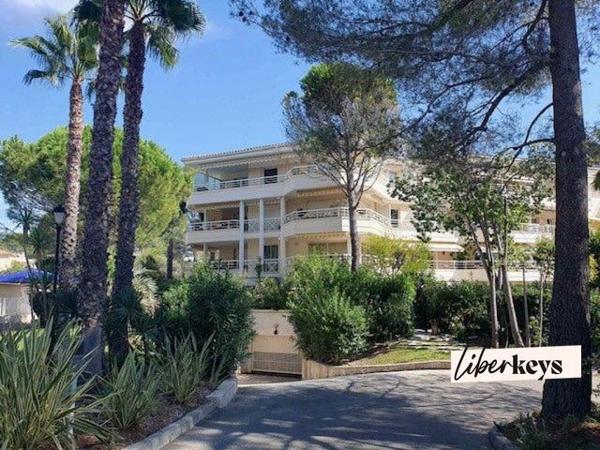 Saint-Raphaël - Appartement de prestige au coeur du quartier recherché de Boulouris et à 350 m à pied de la mer.