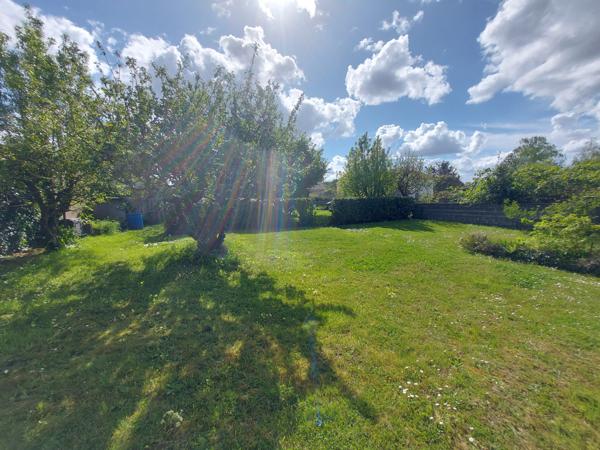 Maison familiale 3 chambres + bureau – très grand terrain