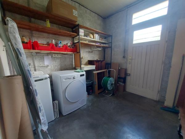 Maison familiale 3 chambres + bureau – très grand terrain