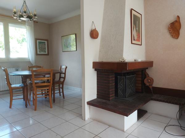 Maison familiale 3 chambres + bureau – très grand terrain