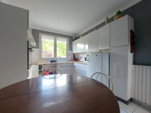 Maison familiale 3 chambres + bureau – très grand terrain