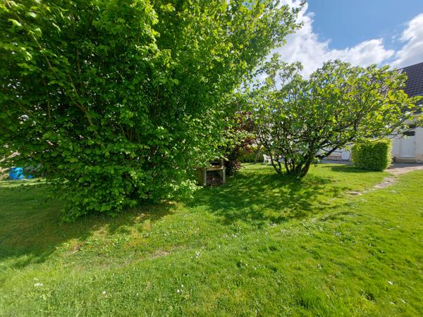 Maison familiale 3 chambres + bureau – très grand terrain