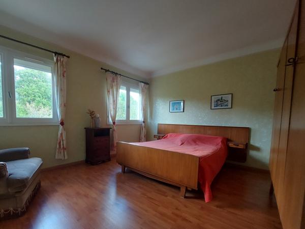 Maison familiale 3 chambres + bureau – très grand terrain