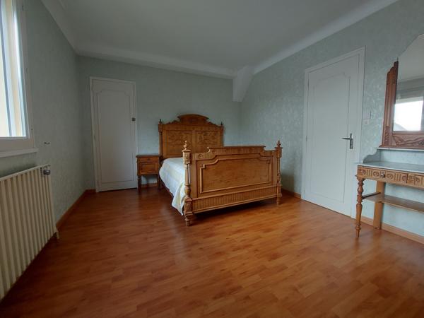 Maison familiale 3 chambres + bureau – très grand terrain