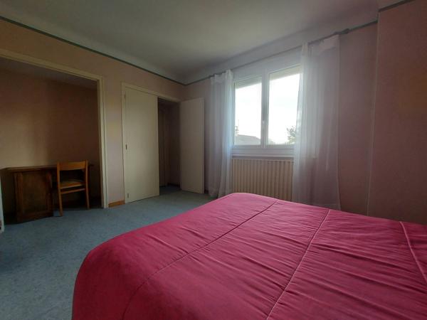 Maison familiale 3 chambres + bureau – très grand terrain