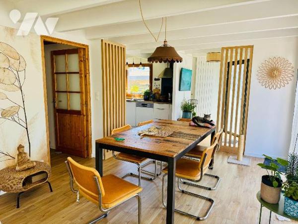 Idéalement placée en plein c?ur du bourg de LANNILIS, jolie construction en ossature bois de 20...