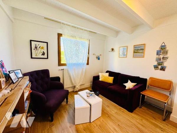 Idéalement placée en plein c?ur du bourg de LANNILIS, jolie construction en ossature bois de 20...