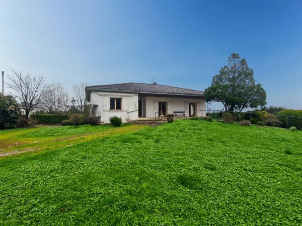 Maison à vendre 10 pièces proche de TONNAY CHARENTE (17)-320 m² habitables-garage- jardin 5 500 m².