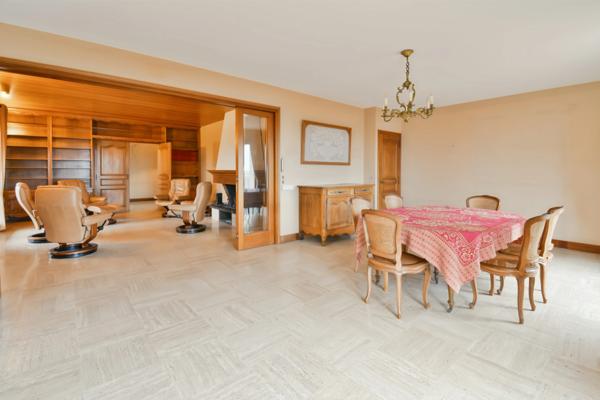 Maison à vendre 10 pièces proche de TONNAY CHARENTE (17)-320 m² habitables-garage- jardin 5 500 m².