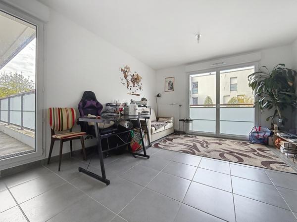 T2 lumineux avec balcon et parking – Résidence récente à Nantes